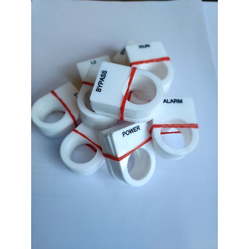 Name plate เนมเพลท รูขนาด 22.5mm. เนมเพลทตู้คอนโทรล  เนมเพลทตู้ไป ป้ายเนมเพลท เนมเพลทแบบห่วง พื้นขาว