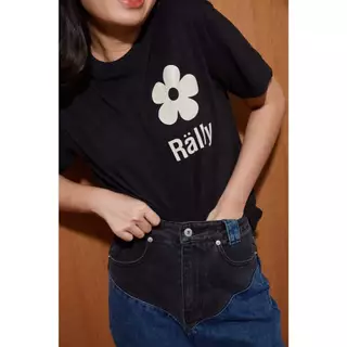RALLY Flower Tee - เสื้อยืดสกรีนลายดอกไม้ (มีให้เลือก 5 สี)