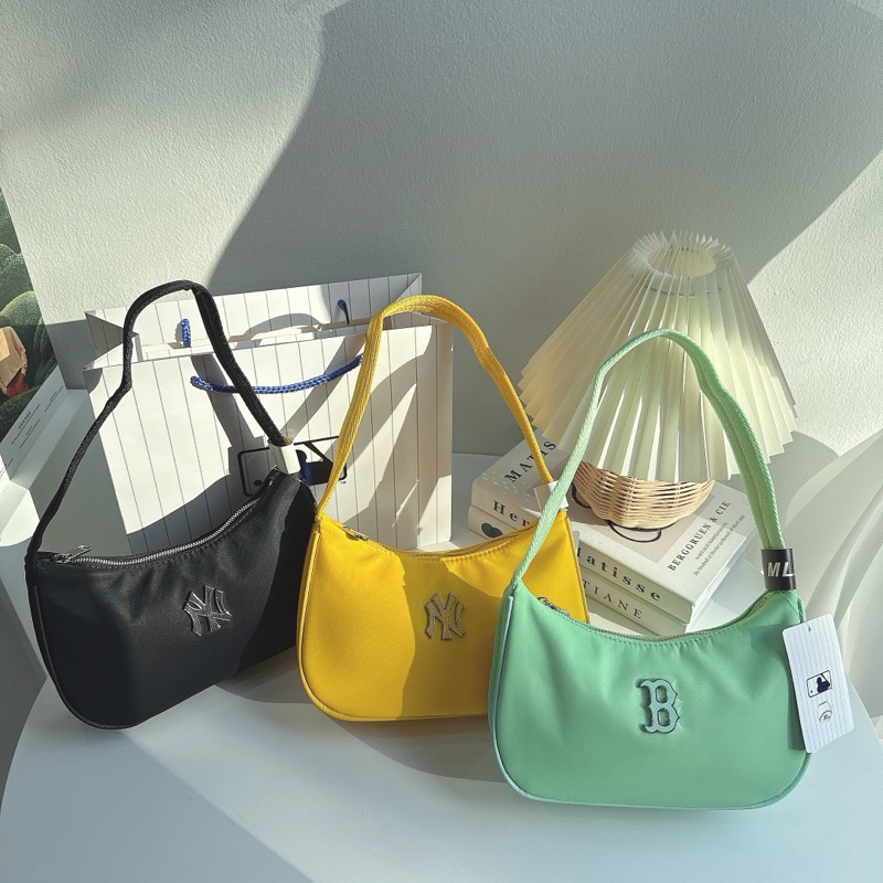 กระเป๋า NY ทรงhobo ไนล่อน น้ำหนักเบา แนวสตรีท