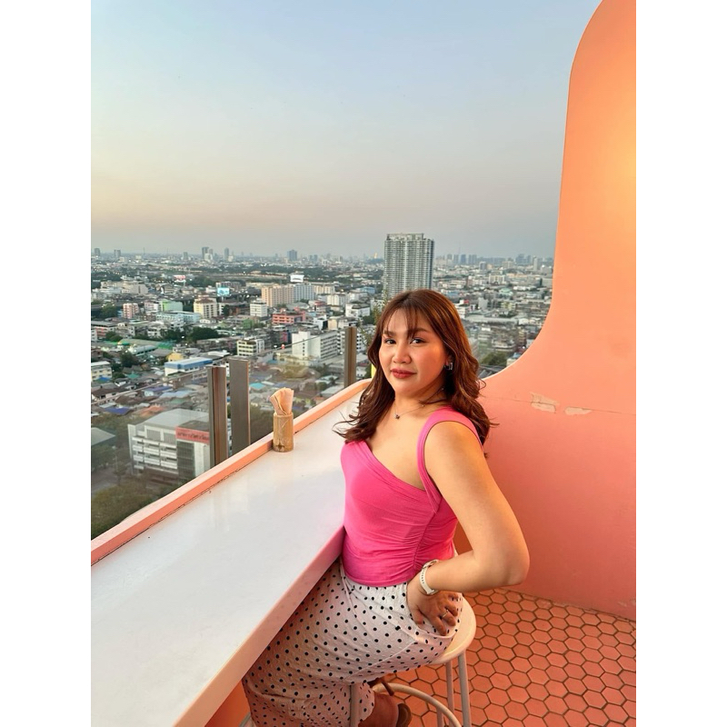 เสื้อสายเดี่ยวคอเหลี่ยมเว้าลึก Atipa