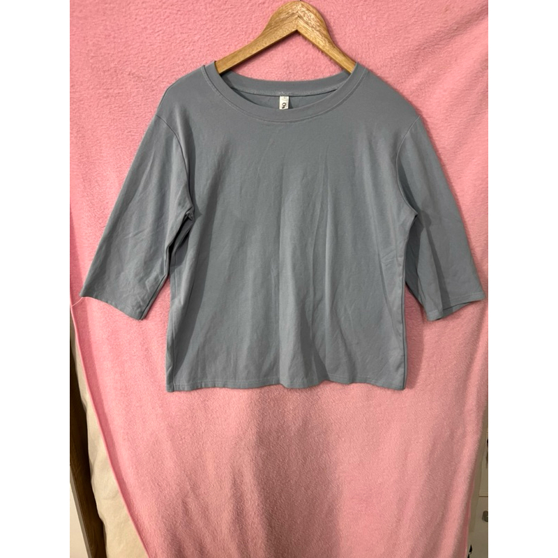 เสื้อยืด ผ้ายูนิ แขนศอก สีฟ้า ป้าย Only.u ซักเก็บ