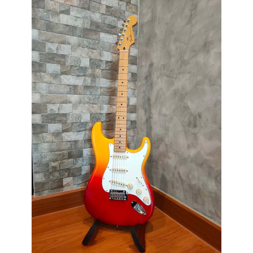 2022 Fender Stratocaster Player Plus SSS Tequila Sunrise