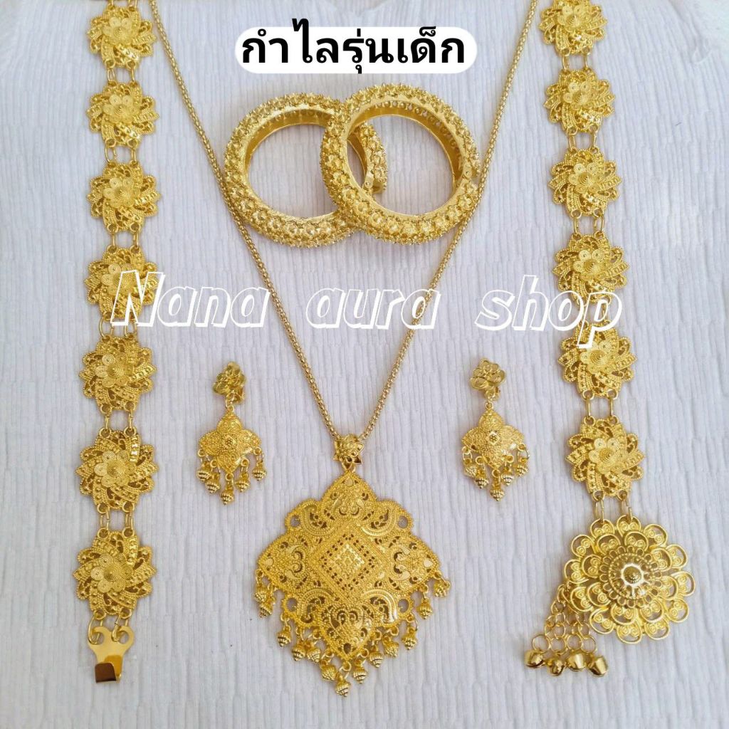 เครื่องประดับชุดไทยเป็นชุดสีทอง สร้อยคอพร้อมต่างหูหนีบ ใส่ได้ทั้งเด็กและผู้ใหญ่ เซ็ท 5 ชิ้น Na001