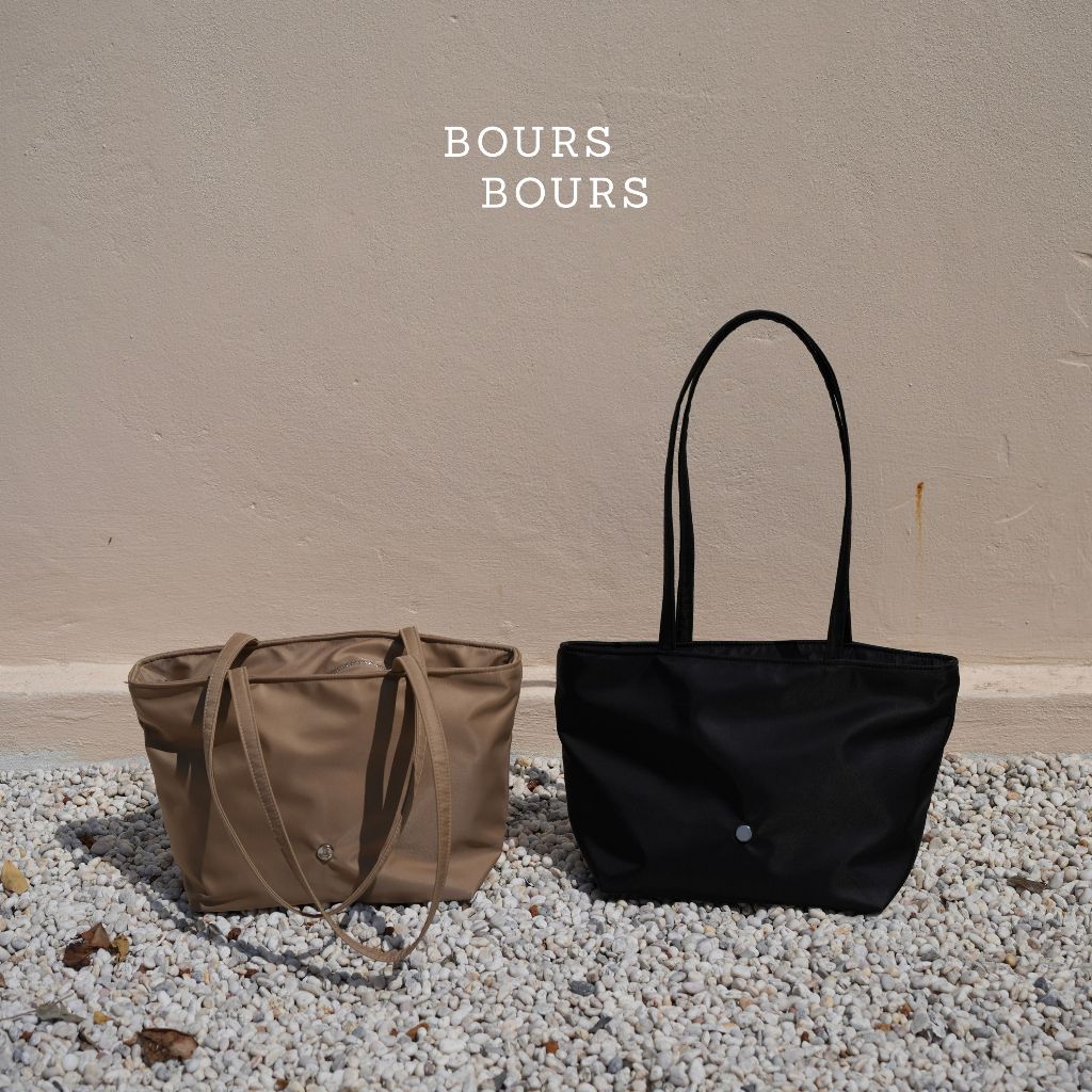 Classy nylon tote bag กระเป๋าสะพายจุของได้เยอะมาก