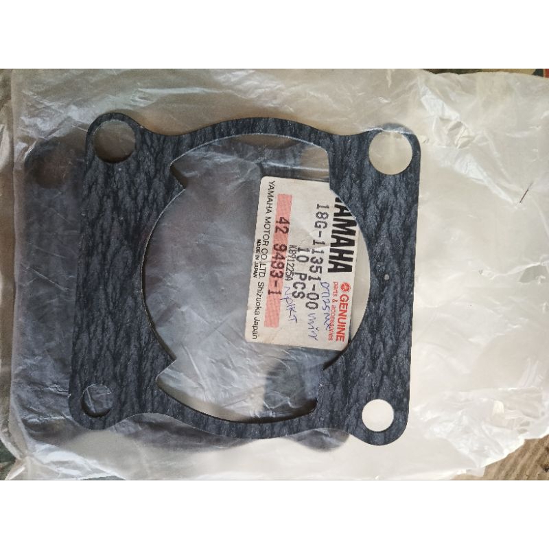 18G-11351-00 ประเก็นเสื้อ Yamaha DT125 อะไหล่แท้ Made in Japan