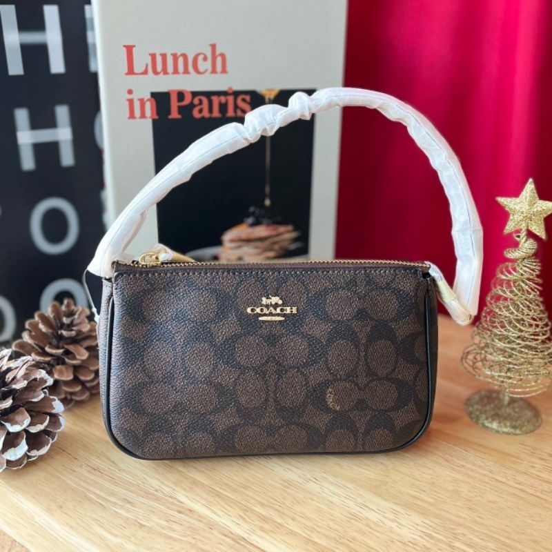 กระเป๋าสะพายไหล่ Coach Nolita In Signature Canvas 7.5 นิ้ว (รุ่นใหม่) CW426