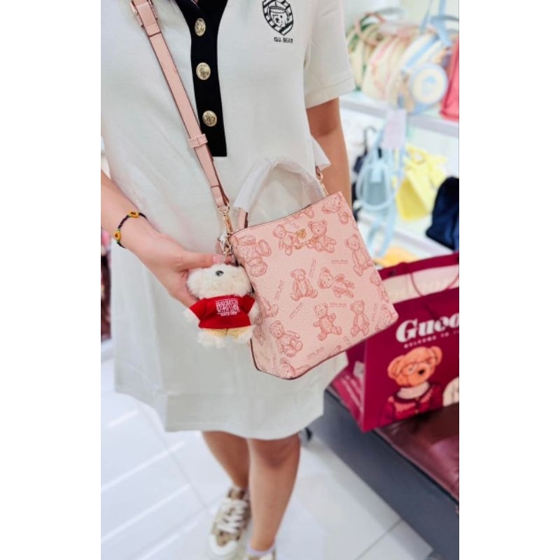 กระเป๋าสะพายข้างทรงถัง น้องหมี GUOO BEAR