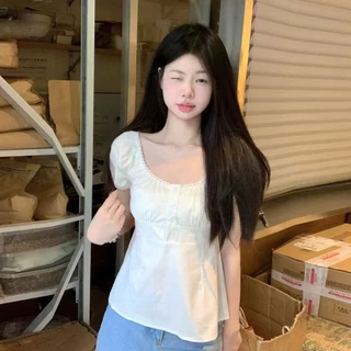 เสื้อยืดแขนสั้นสีขาว ดีไซน์มินิมอล เหมาะกับทุกโอกาส