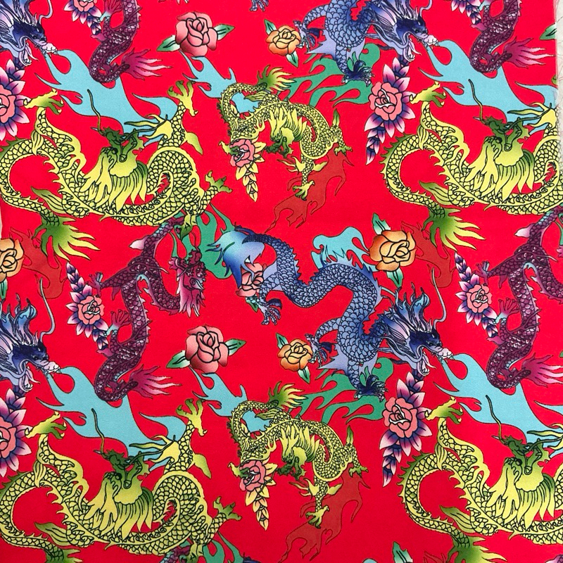 🧵ผ้าไหมอิตาลีพิมพ์ดิจิตอลหน้ากว้าง 60นิ้วลายมังกรสุดปัง 🧵หลาละ70บาท(1หลา=90เซน)เนื้อผ้านุ่มลื่น ตัดเสื้อ ตัดกางเกงสวยมาก