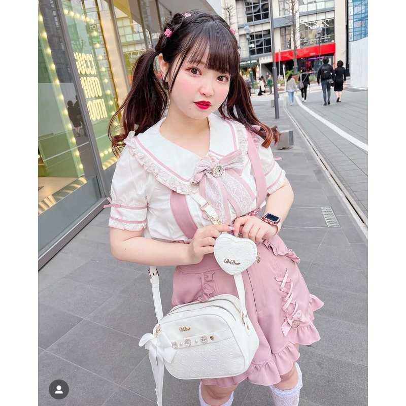 เอี๊ยมกางเกง แบรนด์  LIZLISA สีชมพู ไม่ติดป้าย สินค้ามือ 1 สายถอดออกได้😘💕แบรนด์ญี่ปุ่น 🇯🇵