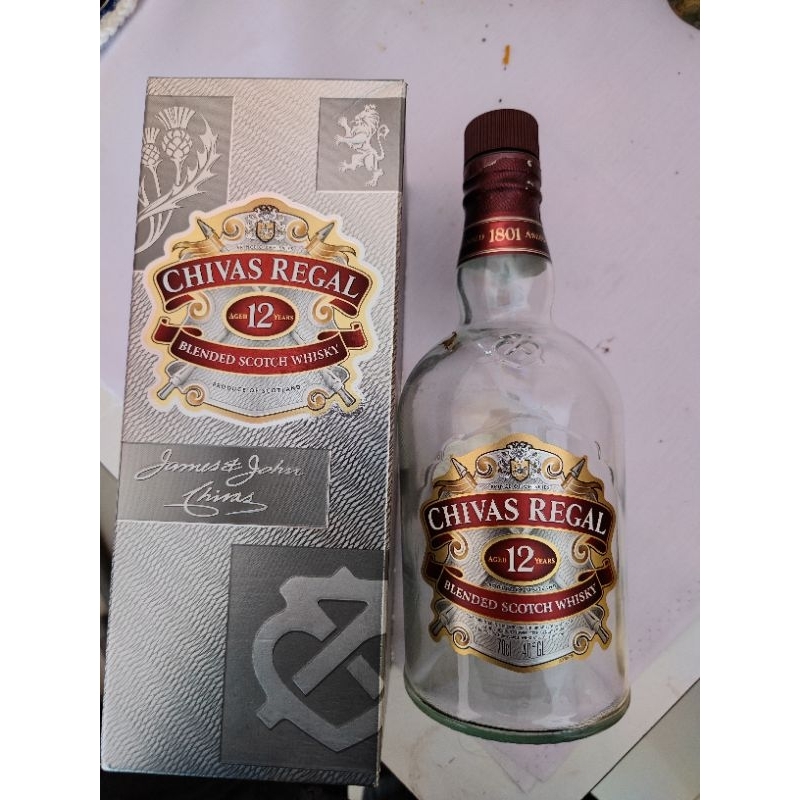 ขวดเหล้าเปล่า ขวดแก้ว chivas regal พร้อมกล่อง โปรดอ่านรายละเอียด