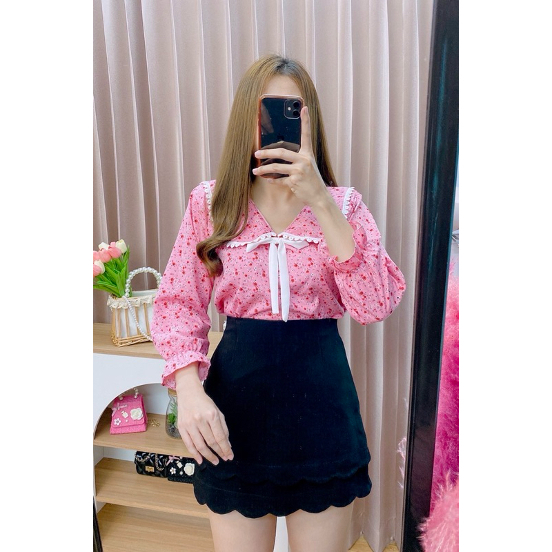 เสื้อคอบัวปกติดลูกไม้ลายดอกไม้เล็กสีสันสดใสผ้าใหม่อิตาลีแขนสี่ส่วน