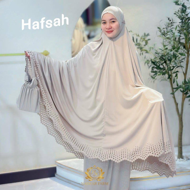 ผ้าละหมาด H&N รุ่น Hafsah ระบายฉลุ พร้อมกระเป๋า มีหมุดแบรนด์