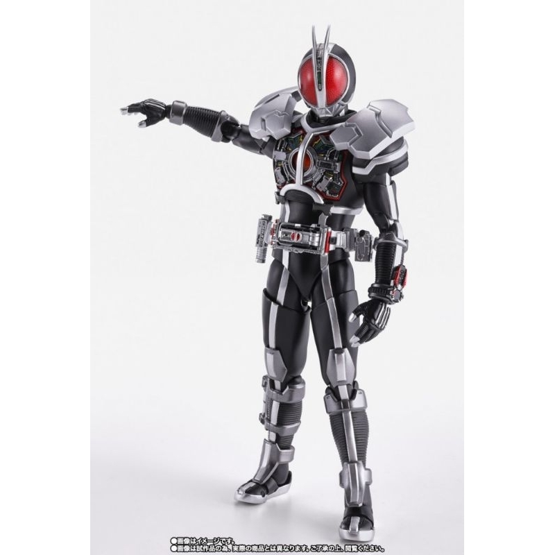 S.H.Figuarts (SHINKOCCHOU SEIHOU) MASKED RIDER FAIZ Axel Form 
Series :  Kamen Rider 555