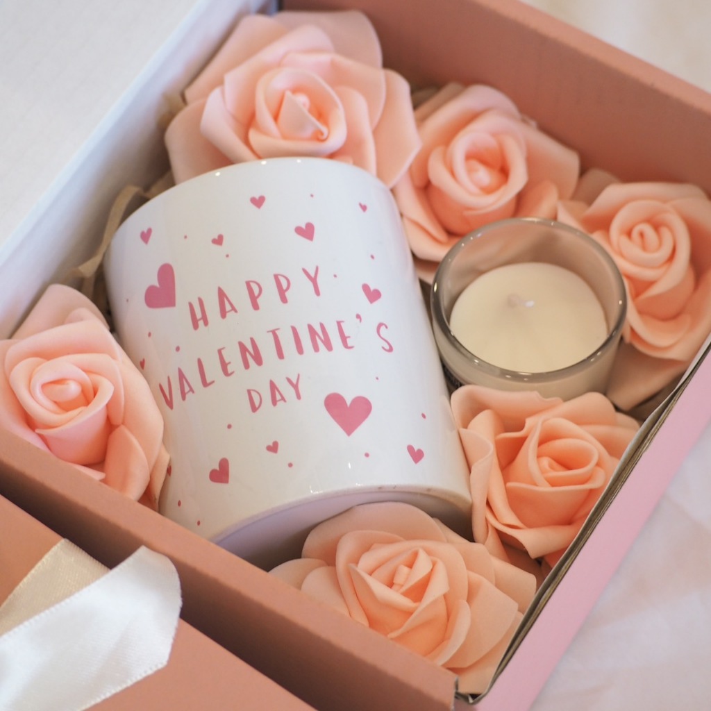 ของขวัญวาเลนไทน์ ของขวัญให้แฟน แก้วสกรีน Happy Valentine พร้อม เซตของขวัญ กุหลาบ ดอกกุหลาบวาเลนไทน์ เทียนหอม