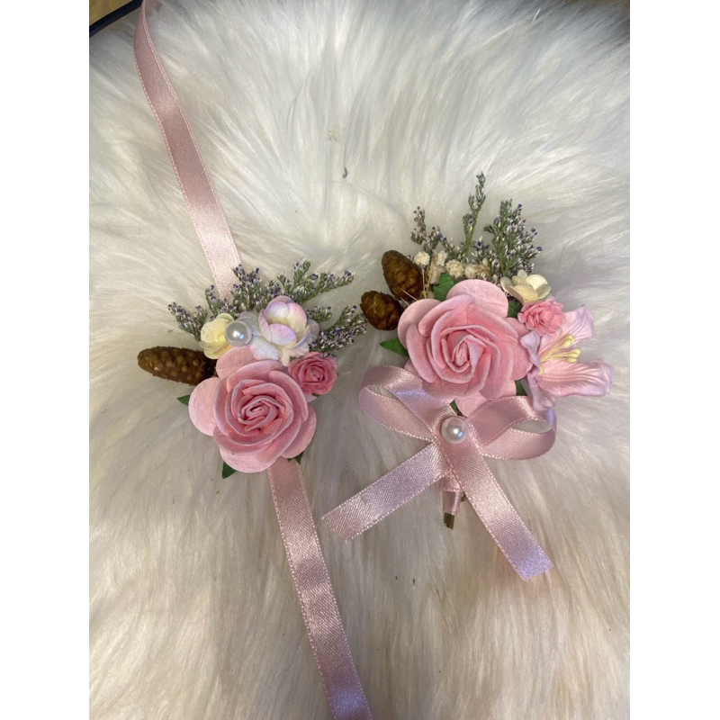 เข็มกลัด ช่อติดอก ข้อมือเพื่อน โทนชมพูหวาน