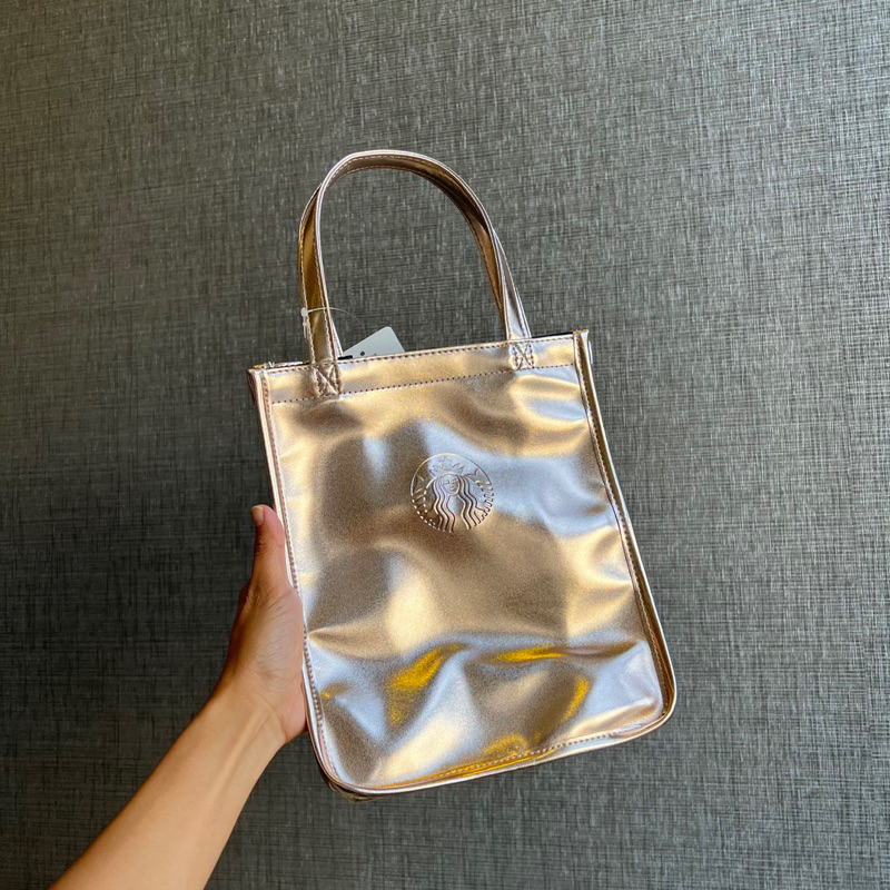 พร้อมส่งจากไทย Starbucks Japan Holiday 2024 Shopper Bag Metallic Gold กระเป๋าชอปปิ้งวันหยุดปี 2024 ส