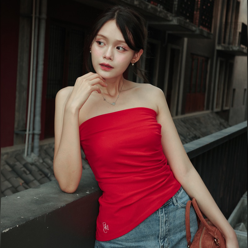 (ไม่ผลิตเพิ่ม) BEMYCHIC เสื้อเกาะอกเบี่ยงข้างผ้าคอตตอนยูนิโคล่ รุ่น RORA TOP ราคา ถูกที่สุด ดีลบีเคเค แกลเลอรีภาพที่ 2