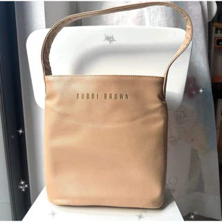 กระเป๋าสะพายข้าง Bobbi Brown Bucket bag สีน้ำตาล ขนาด กว้าง 26 ซม สูง28 ซม กระเป๋าแคนวาส สีน้ำตาลครีม กระเป๋าแบรนด