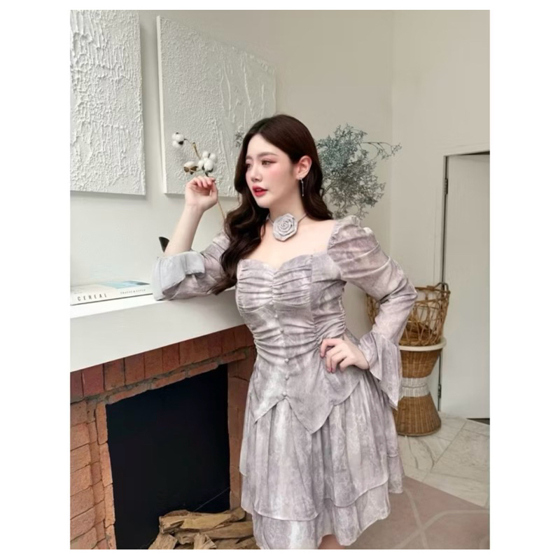 Lalamer ชุดเดรส+โชคเกอร์ ตัวเดรสสีเทาด้านบนเป็นทรงเสื้อตัว