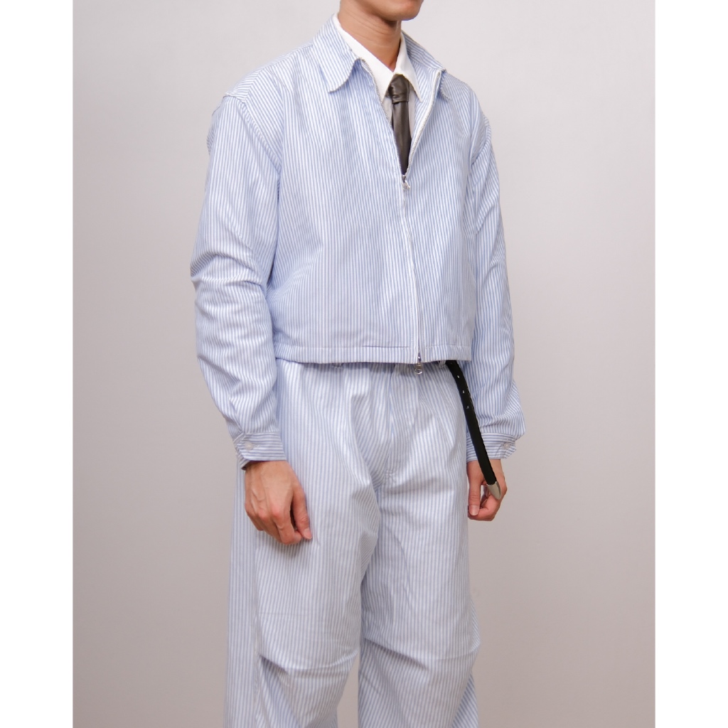 Basic Cropped Jacket in Striped Blue/White | เสื้อเชิ้ตแจ็กเก็ต ทรงครอป ผ้า Oxford ลายริ้วสีฟ้าสลับขาว