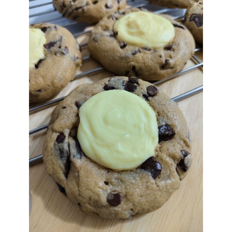 Chocolate chip cream cheese soft cookies. ชิ้นละ 75 กรัม