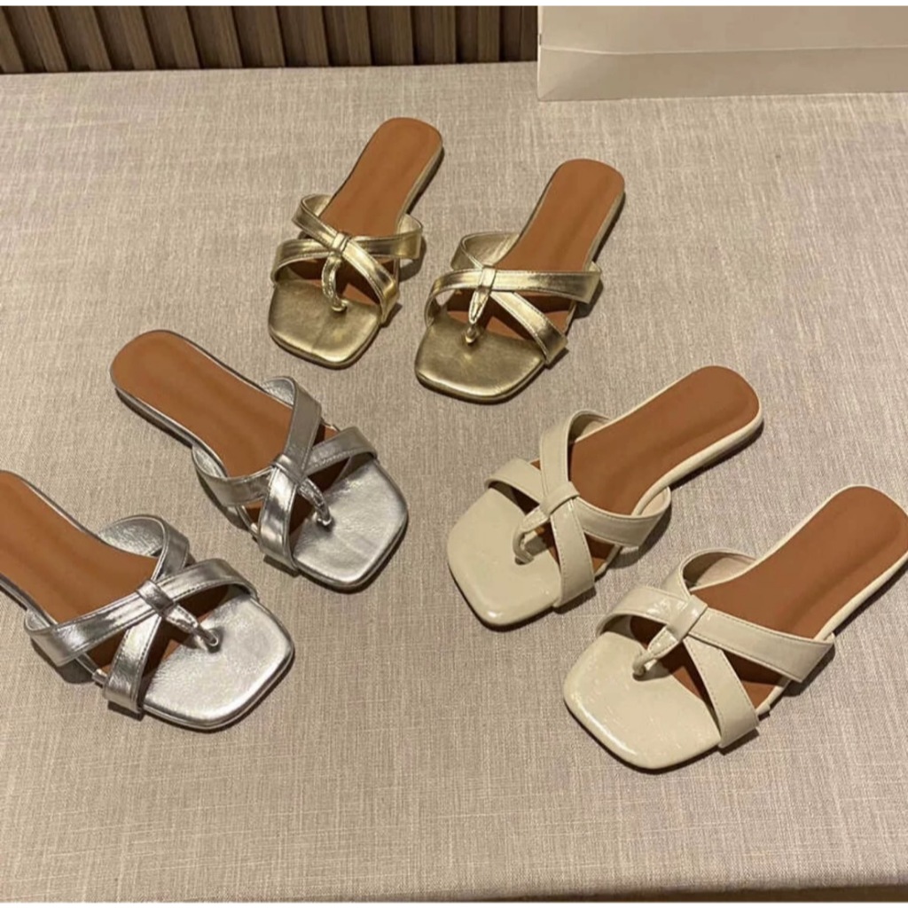 [Limited Offer] รองเท้าเเตะพรีเมี่ยมคละแบบ พื้นนิ่มใส่สบาย ราคาโรงงาน