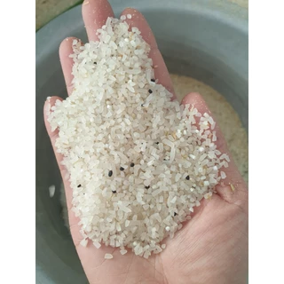 ปลายข้าวหอม 900g. ข้าวนุ่ม (ใช้เลี้ยงสัตว์หรือหุงกินได้) ข้าวปลาย ปลายข้าวขาว อาหารเลี้ยงไก่ ข้าวเลี้ยงนก ผสมอาหารสัตว์