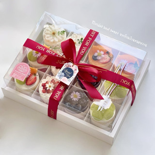 *ไม่รวมริบบิ้น* กล่องขนมสีขาวฝาใสทรงสูง แบ่ง 12 ช่อง ( ภายใน…