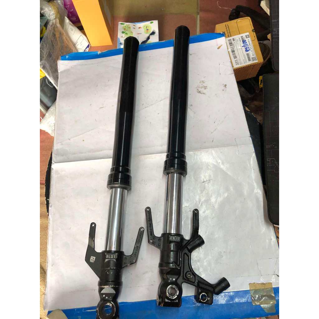 ชุดโช้คหน้า โช๊คหน้า honda cb300r ไฟกลม กระบอกสีดำ มือสองแท้ พร้อมใช้งาน
