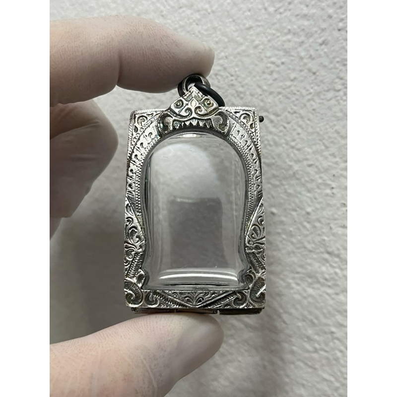 ตลับพระกรอบพระงานแต่งเก่าแบบเปิดหลังตลับใส่สมเด็จขนาดตลับวัดได้ 2.9*4.1 cm