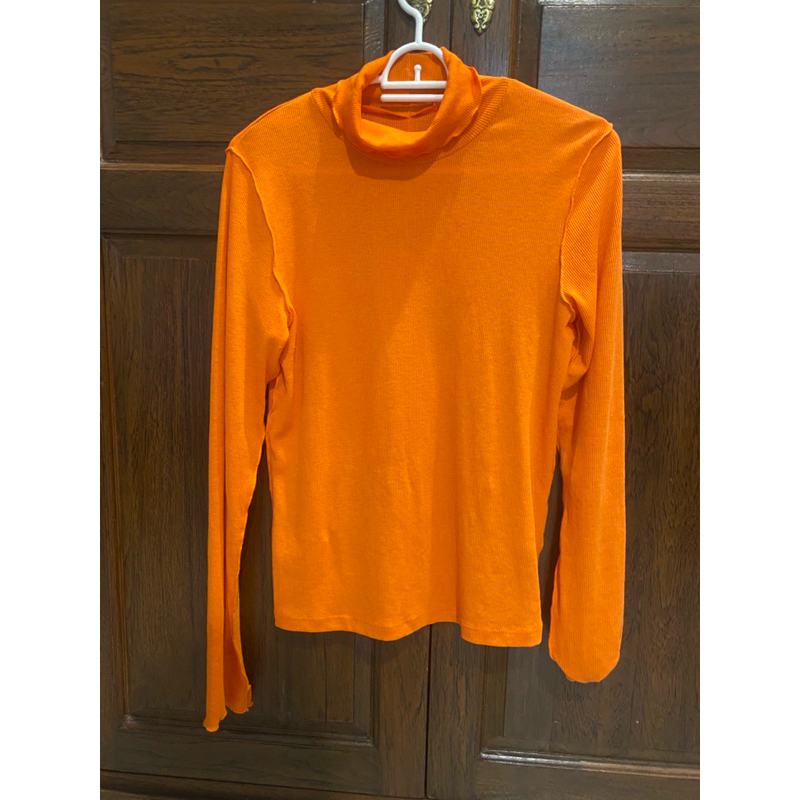 เสื้อไหมพรม ผ้าร่อง คอปีน แบรนด์ GU ไซส์ m