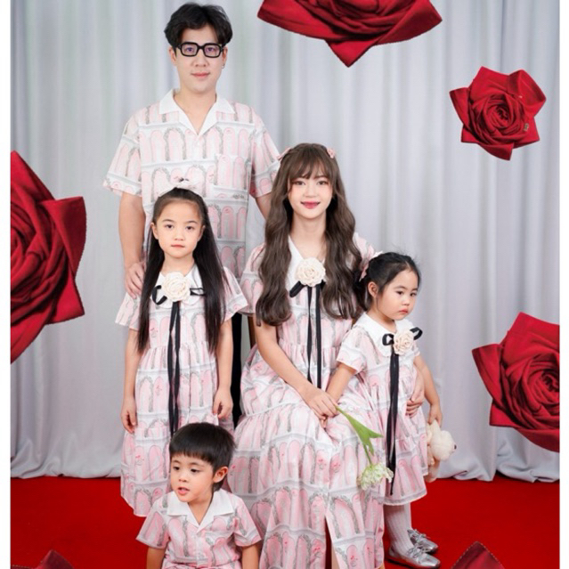 ชุดครอบครัว Love is love สีชมพูโรมัน(รหัส233)