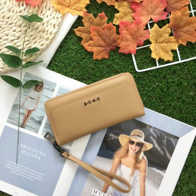 ALOT กระเป๋าสตางค์เสริมดวงใบยาว รุ่น Richy girl สีครีม / สาววันพุธกลางคืน