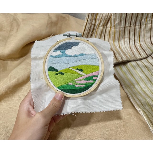 ด้ายมุกมัน ไหมมุกมัน ไหมปักชื่อ ด้ายวีนัส ไหมปักชื่อนักเรียน #25 ความยาว 12 เมตร ยี่ห้อวีนัส ด้ายมุขมัน ยกกล่อง - รูปที่ 3