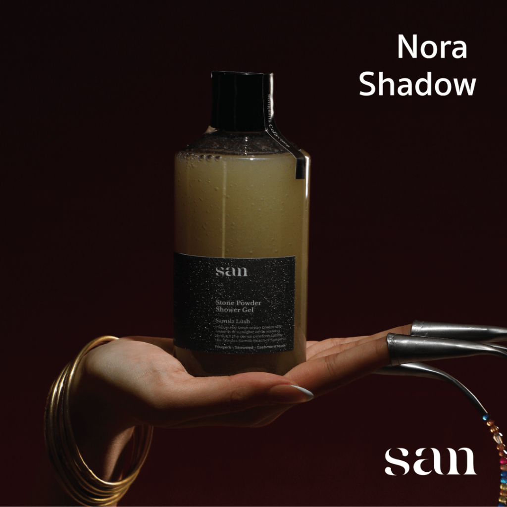 เจลอาบน้ำสครับด้วยผงหินขาว White stone powder scrub shower gel กลิ่น Nora Shadow 300 ml
