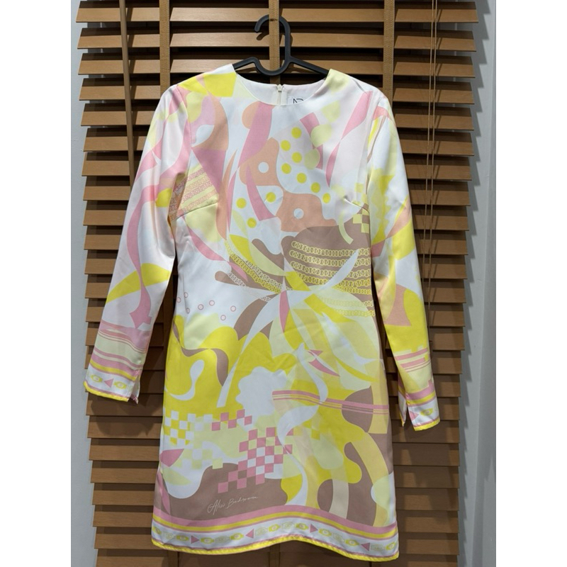 Alis’s bedroom (S) used once เดรสแขนยาว