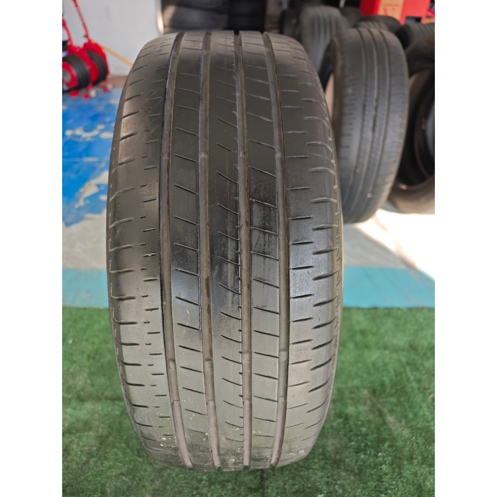ยางเปอร์เซ็นต์ Bridgestone   ขนาด 215 55 R17 ยางปี 22มี  1   มีปะเส้นราคา 700 บาท