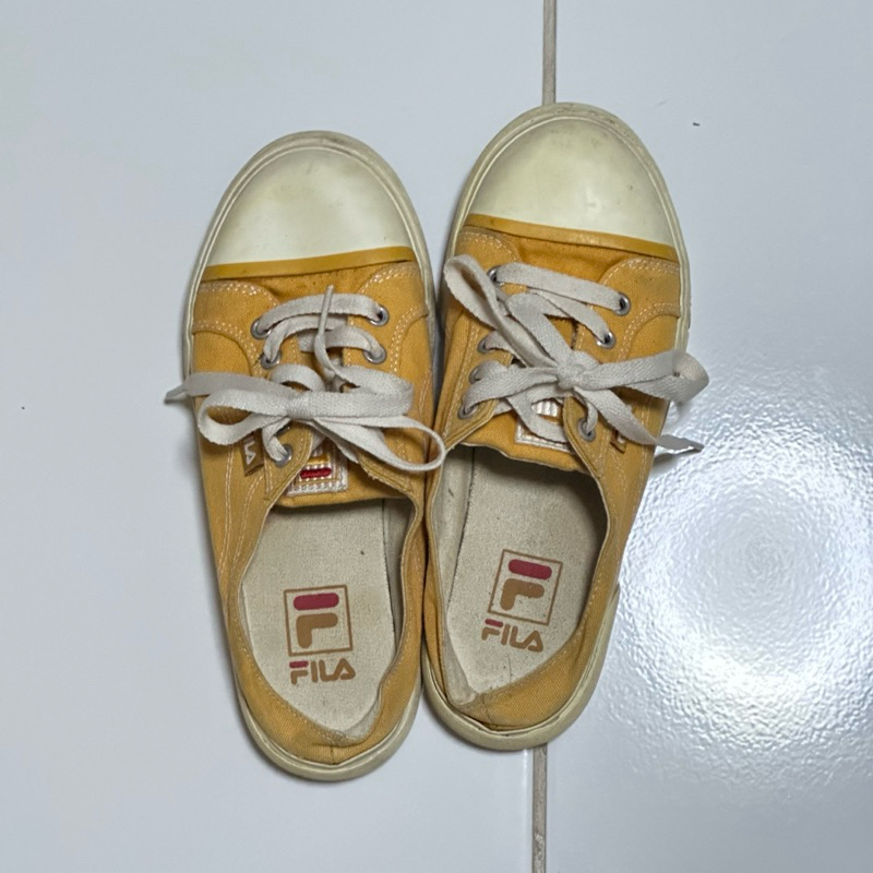 รองเท้าผ้าใบ มือสอง FILA