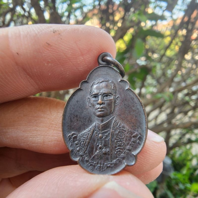 เหรียญรัชกาลที่ 9 ครบ 4 รอบ หลัง ภปร. ทองแดงรมดำ วัดพระศรีรัตนศาสดาราม ปี 2518 (บล็อคนิยม เส้นผม 3 เ
