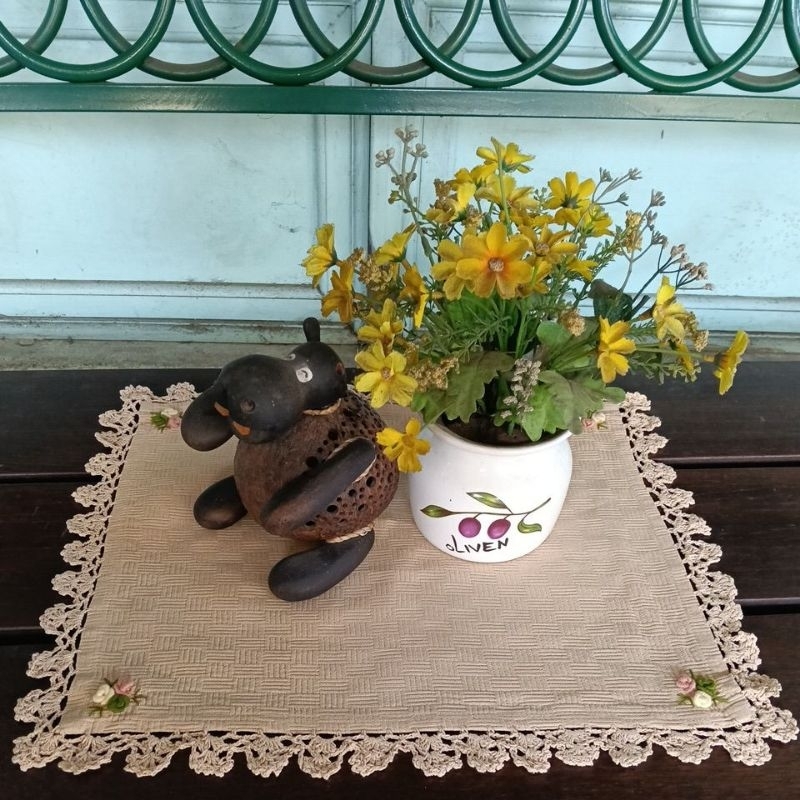 ผ้าปูโต๊ะผ้าสี่เหลี่ยมผืนผ้า และทรงรี 12×16นิ้ว  ปักดอกงานแฮนเมด💐💐รองจาน