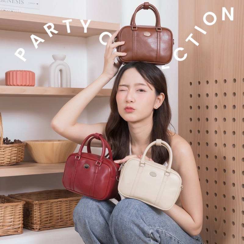 KORRA PARTY BAG ยัยปาร์ตี้ กระเป๋าทรงบอสตัน มีให้ 2สาย อะไหล่เงินและอะไหล่หนัง การใช้งานอเนกประสงค์