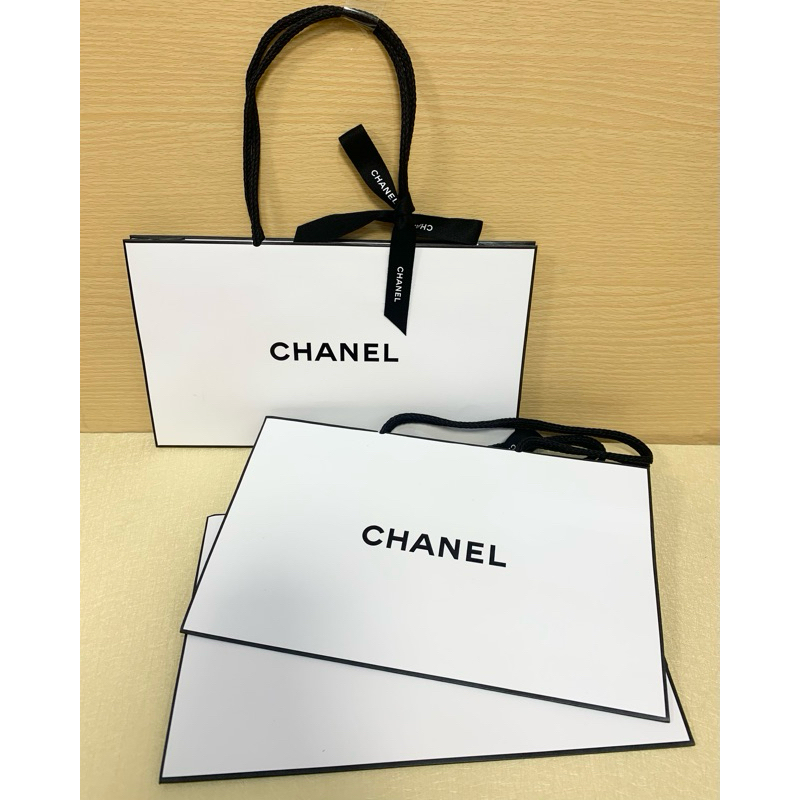 ถุงกระดาษแบรนด์ Chanel แท้ 💯% ไซส์น้ำหอม 24x14x7 cm