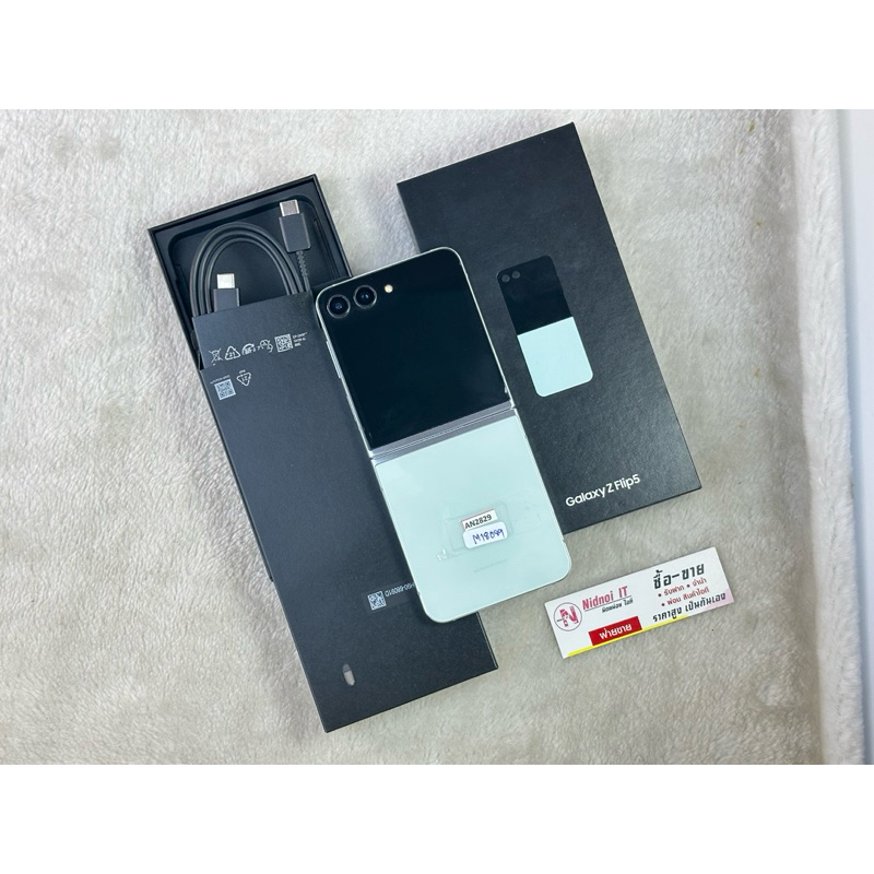 Samsung Galaxy Z Flip 5 256 มือสอง 6.7" (AN2829)