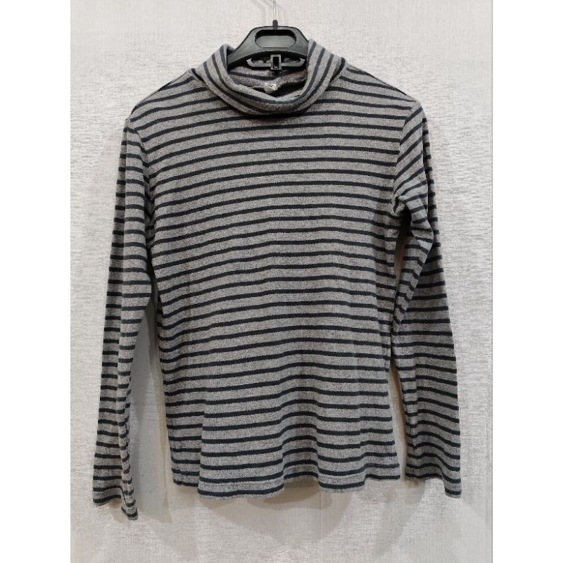 (Z20) เสื้อแขนยาว Uniqlo อก 36 " ยาว 21 " คอเต่า ผ้านุ่มอุ่น