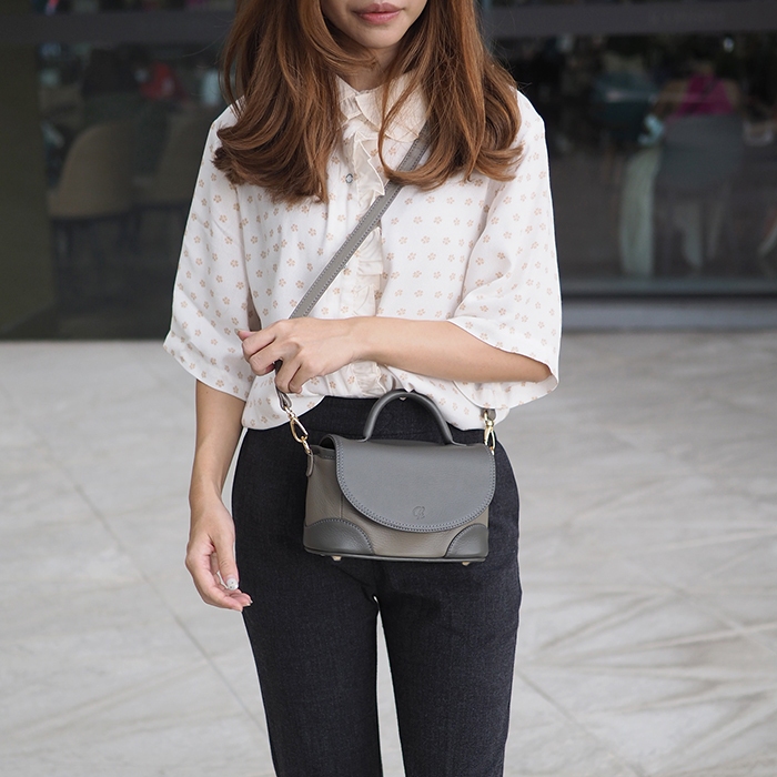 กระเป๋าเล็กรายละเอียดสุดน่ารักรุ่น Tracy หนังวัวเบานุ่ม Charin bag