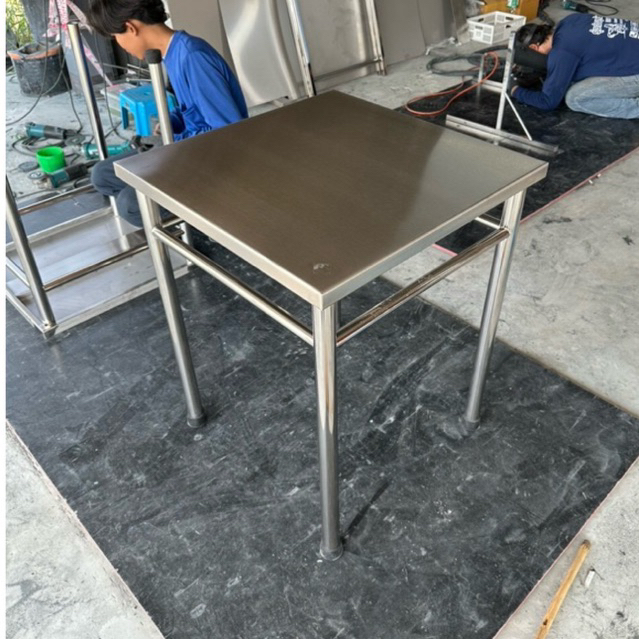 โต๊ะสแตนเลสเกรด304 หนา1มิล ขารอบบน ขนาดตามสั่ง สอบถามราคาในแชทได้ค่ะ