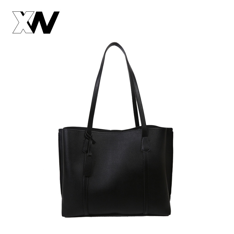 XWbrand  เตรียมจัดส่ง กระเป๋าสะพายไหล่ลำลอง หนังนิ่ม ใช้งานได้หลากหลาย จุของได้ค่อนข้างเยอะเลยน้าา ส