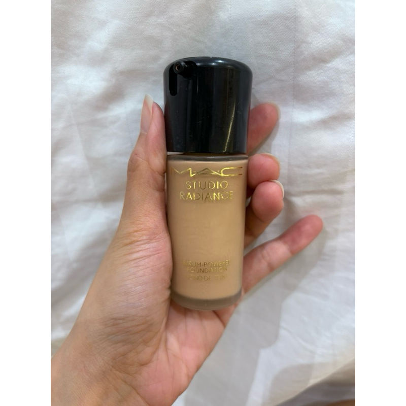 MAC studio radiance serum-powered foundation