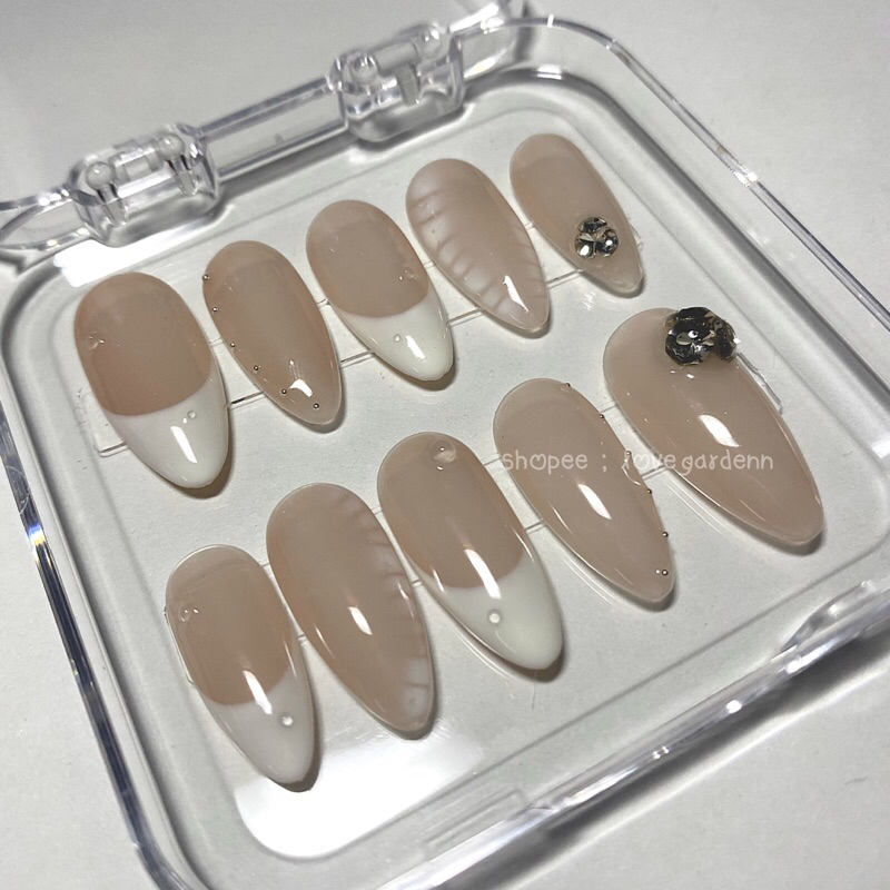 white bloom 🕊 press-on nails